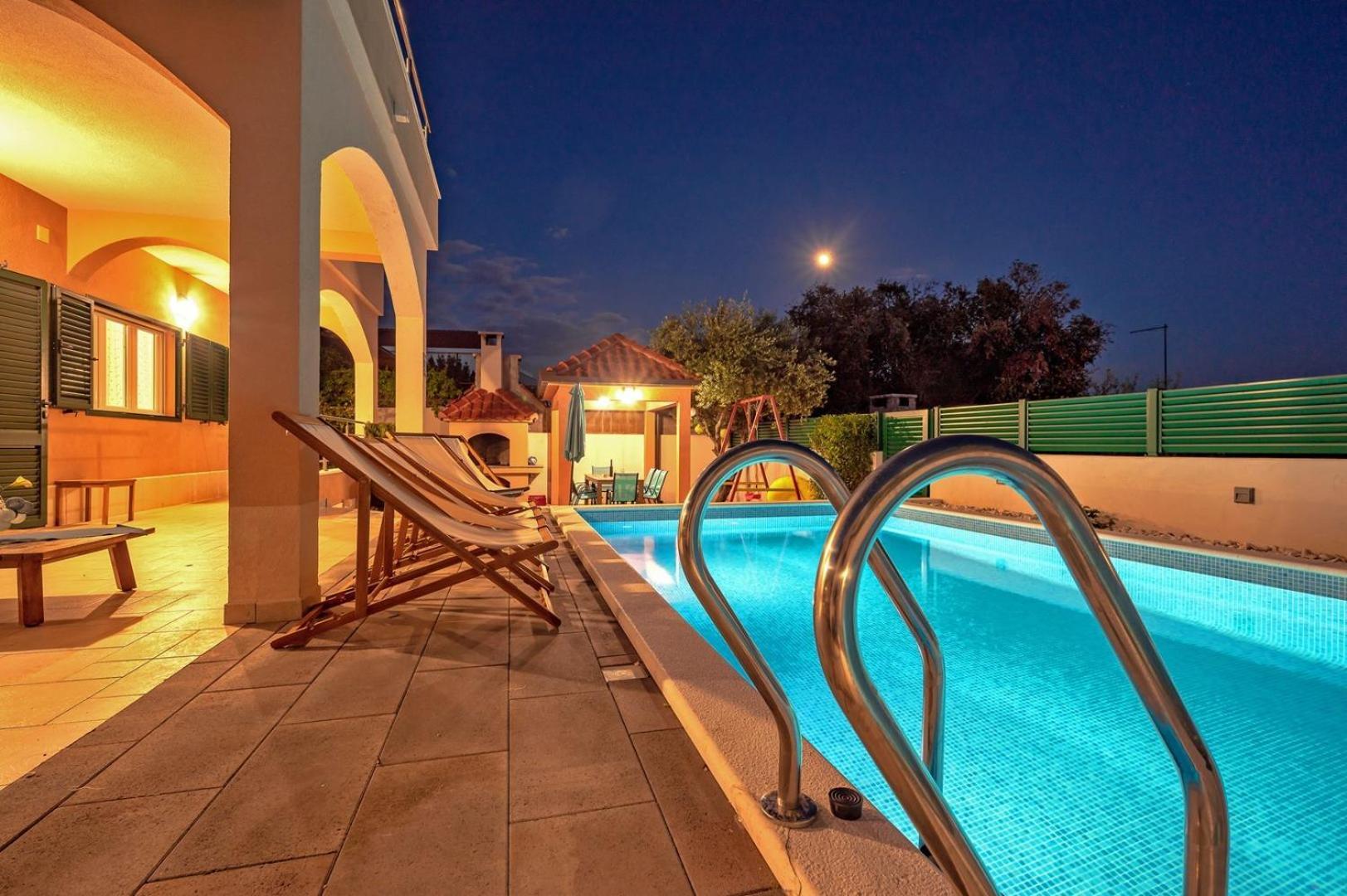 Sea Flower Beachfront Villa Севид Экстерьер фото