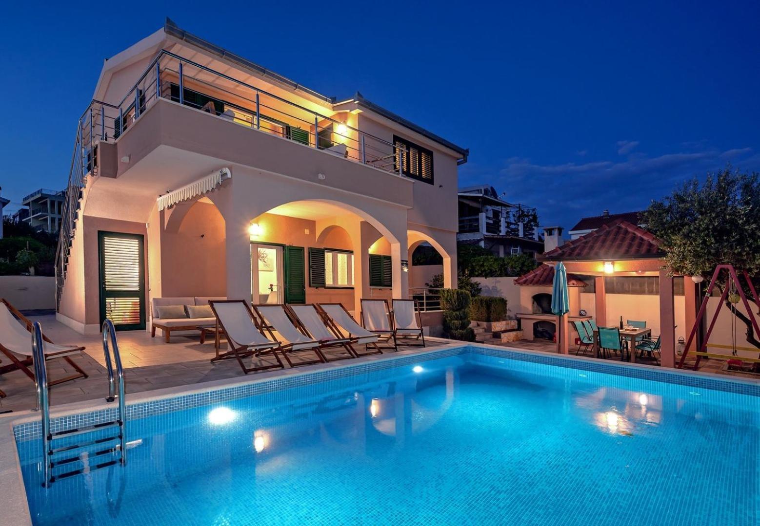 Sea Flower Beachfront Villa Севид Экстерьер фото