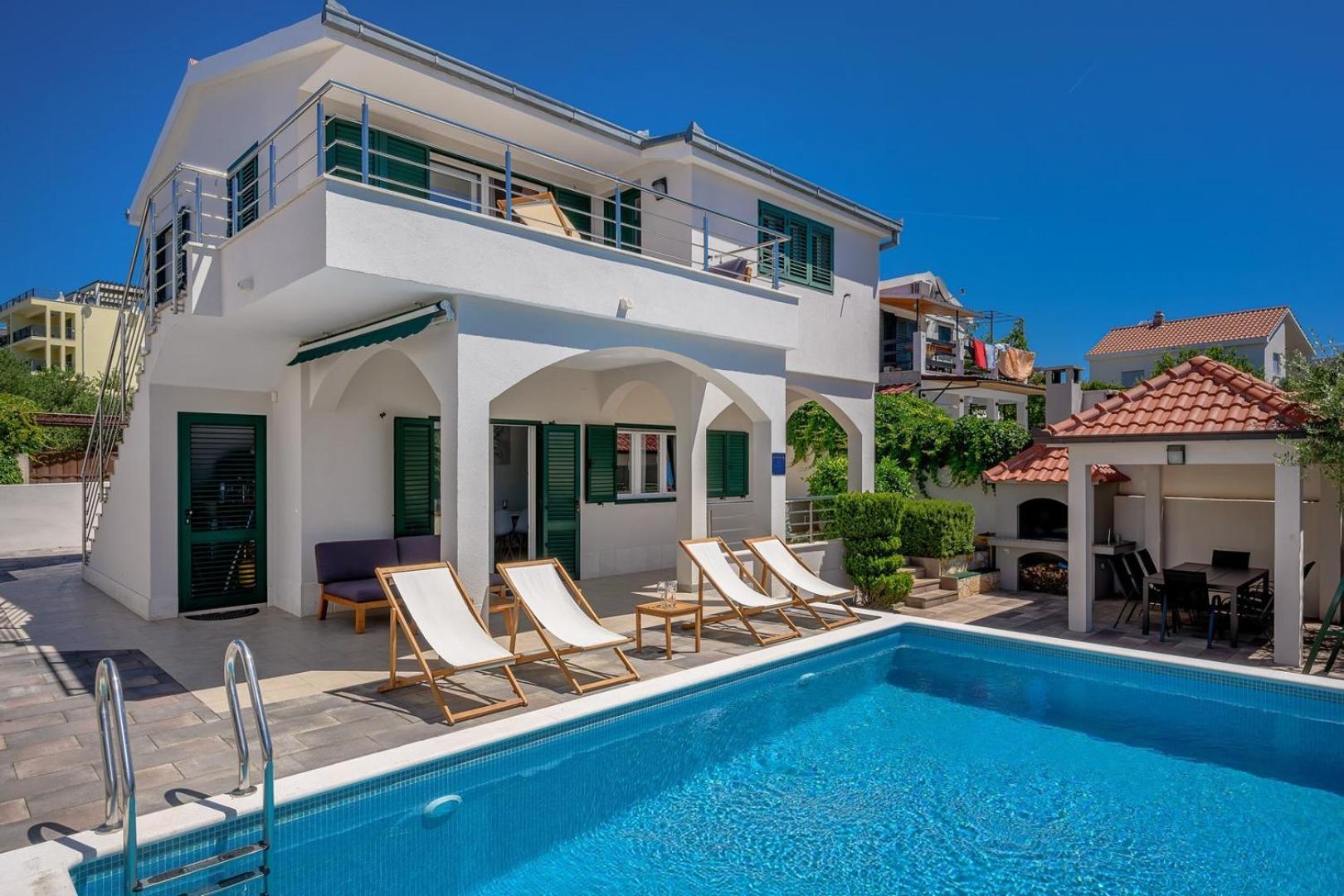 Sea Flower Beachfront Villa Севид Экстерьер фото