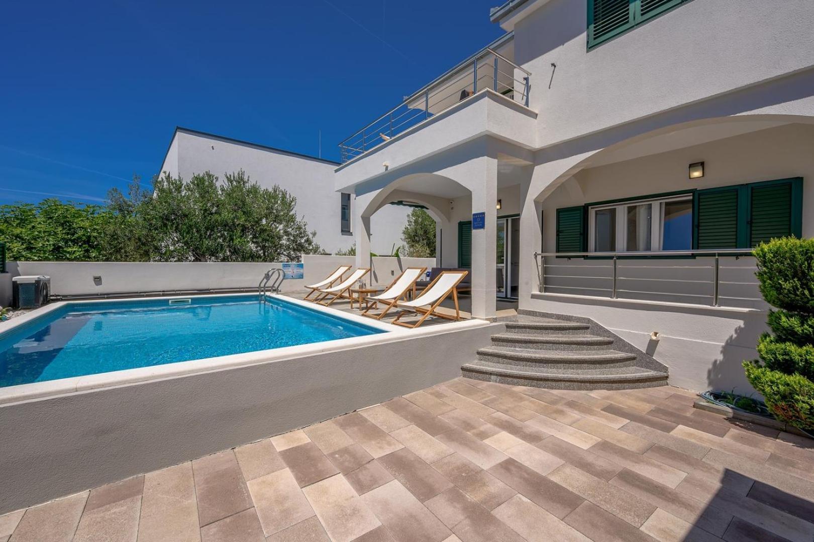 Sea Flower Beachfront Villa Севид Экстерьер фото